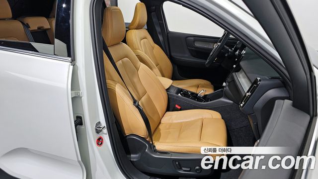 Volvo XC40 B4 Inscription 2021 — фото 26
