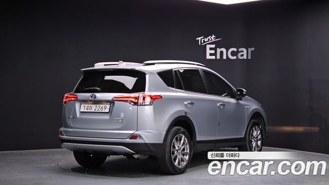 Toyota RAV4 2.5 4WD Hybrid 4th 2018 — фото 2