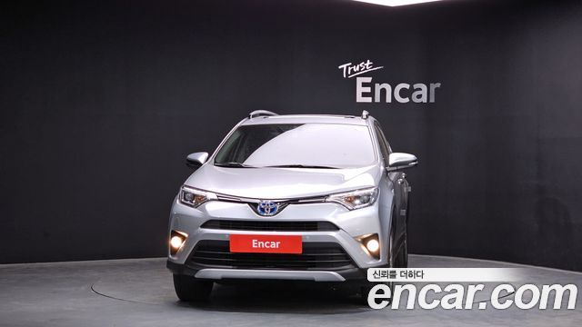 Toyota RAV4 2.5 4WD Hybrid 4th 2018 — фото 3
