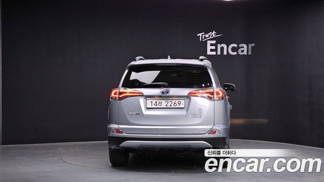 Toyota RAV4 2.5 4WD Hybrid 4th 2018 — фото 4