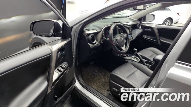 Toyota RAV4 2.5 4WD Hybrid 4th 2018 — фото 10