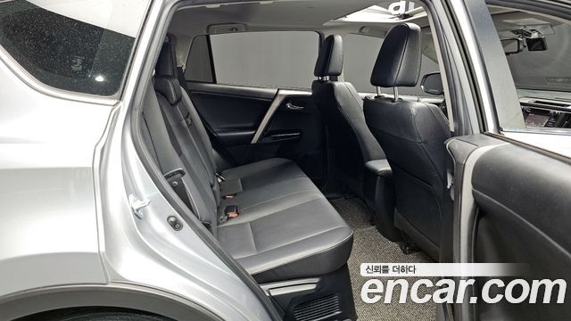 Toyota RAV4 2.5 4WD Hybrid 4th 2018 — фото 11