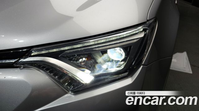 Toyota RAV4 2.5 4WD Hybrid 4th 2018 — фото 22