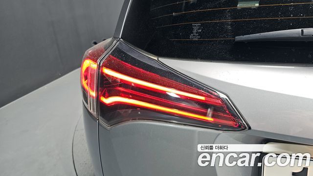 Toyota RAV4 2.5 4WD Hybrid 4th 2018 — фото 23