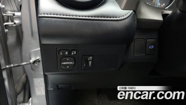 Toyota RAV4 2.5 4WD Hybrid 4th 2018 — фото 30