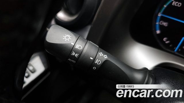 Toyota RAV4 2.5 4WD Hybrid 4th 2018 — фото 35