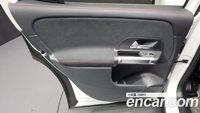 Mercedes-Benz GLB-Class (X247) GLB250 4MATIC 2022 — фото 25
