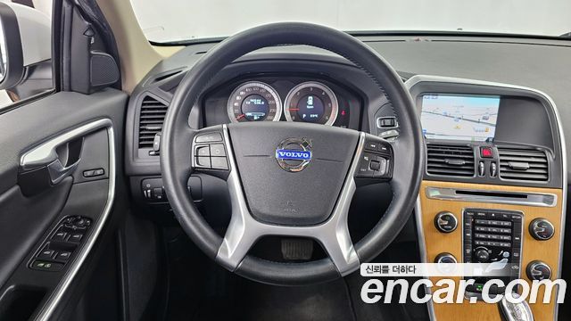 Volvo XC60 D4 1st 2013 — фото 13