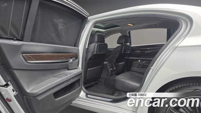 BMW 7 Series (F01) 750Li xDrive 2011 — фото 17