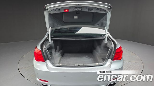 BMW 7 Series (F01) 750Li xDrive 2011 — фото 20