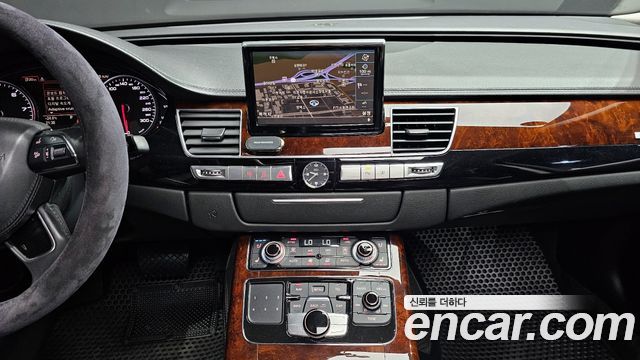 Audi A8 4.2 FSI Quattro LWB D4 2012 — фото 13