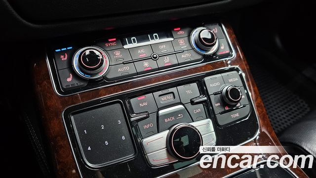Audi A8 4.2 FSI Quattro LWB D4 2012 — фото 18
