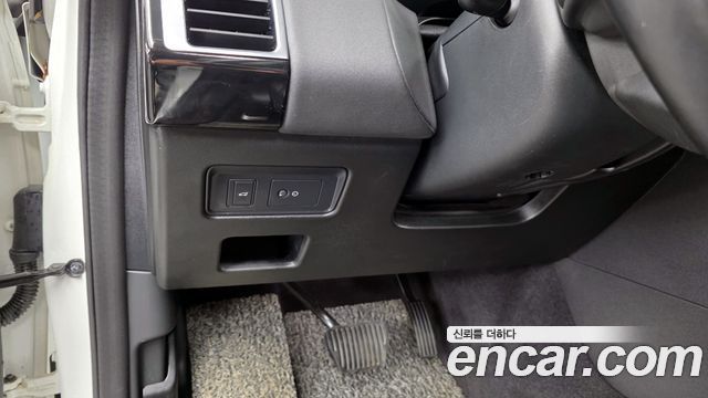 Land Rover Discovery 5 3.0 SD6 SE 2019 — фото 20