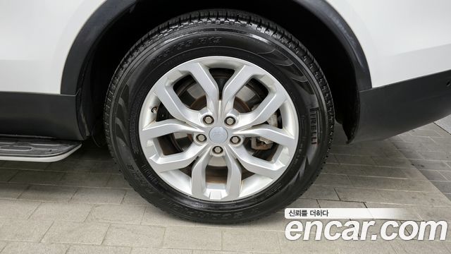 Land Rover Discovery 5 3.0 SD6 SE 2019 — фото 27