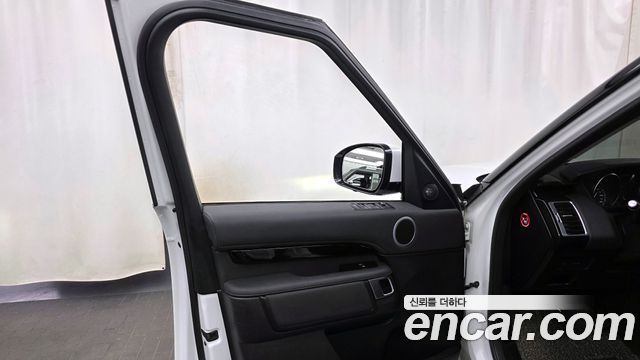 Land Rover Discovery 5 3.0 SD6 SE 2019 — фото 30