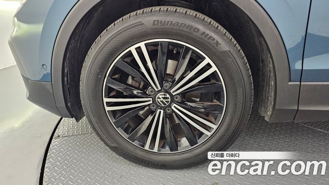 Volkswagen Tiguan (II) 2.0 TDI 4-Motion Premium 2022 — фото 5