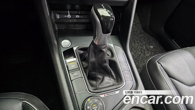Volkswagen Tiguan (II) 2.0 TDI 4-Motion Premium 2022 — фото 9