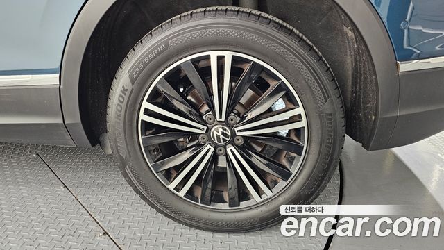 Volkswagen Tiguan (II) 2.0 TDI 4-Motion Premium 2022 — фото 21