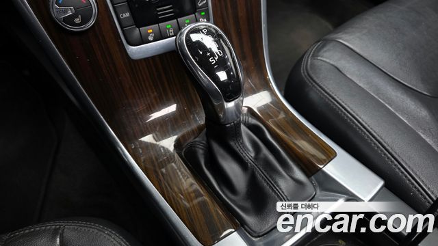 Volvo XC60 D5 AWD 1st 2015 — фото 9