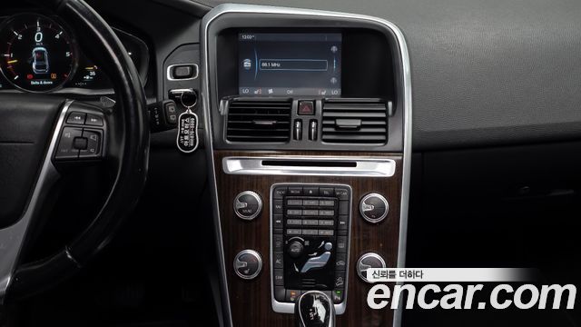 Volvo XC60 D5 AWD 1st 2015 — фото 13
