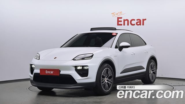 Porsche Macan EV Base