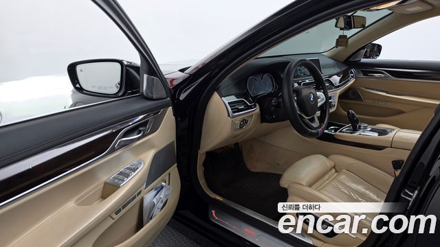 BMW 7 Series (G11) 750Li xDrive Luxury 2016 — фото 10