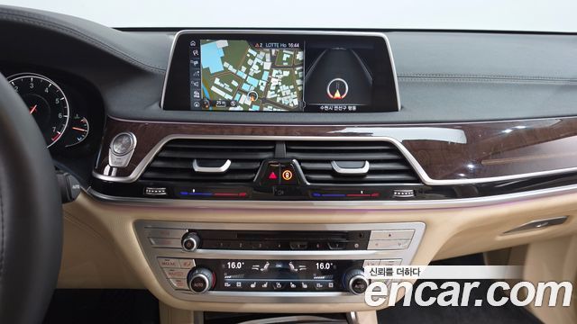 BMW 7 Series (G11) 750Li xDrive Luxury 2016 — фото 12