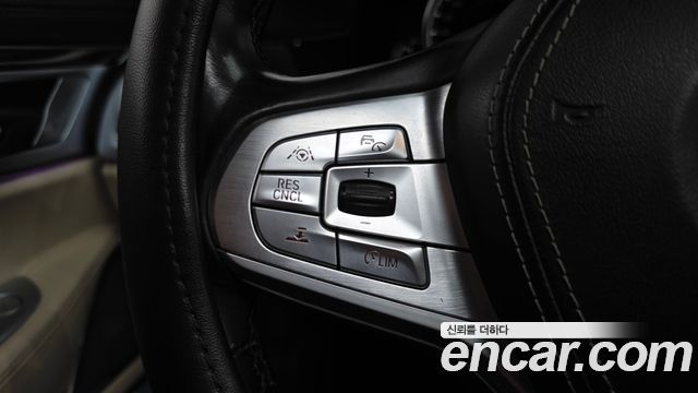 BMW 7 Series (G11) 750Li xDrive Luxury 2016 — фото 16