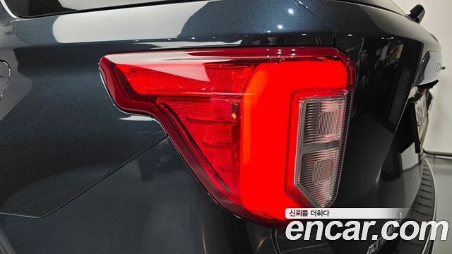 Ford Explorer (VI) 3.0 Platinum 4WD 2022 — фото 23