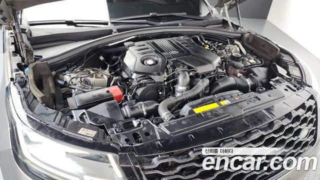 Land Rover Range Rover Velar 3.0 D300 R-Dynamic HSE 2018 — фото 6