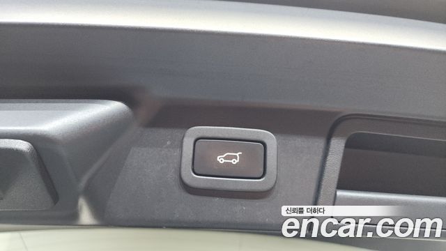 Land Rover Range Rover Velar 3.0 D300 R-Dynamic HSE 2018 — фото 18