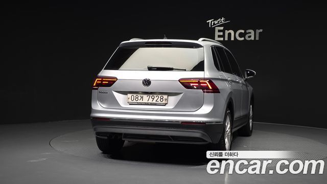 Volkswagen Tiguan (II) 2.0 TDI Premium 2018 — фото 4