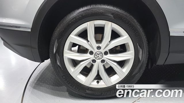 Volkswagen Tiguan (II) 2.0 TDI Premium 2018 — фото 5