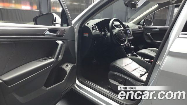 Volkswagen Tiguan (II) 2.0 TDI Premium 2018 — фото 10