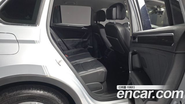Volkswagen Tiguan (II) 2.0 TDI Premium 2018 — фото 12