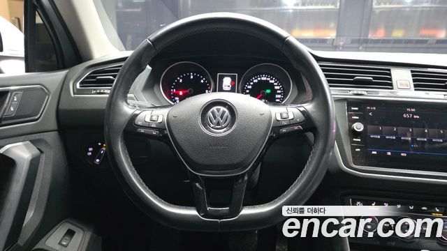 Volkswagen Tiguan (II) 2.0 TDI Premium 2018 — фото 13