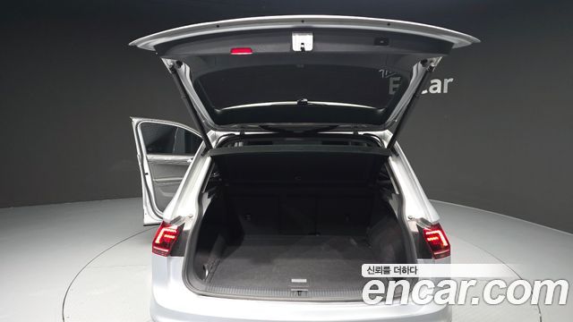 Volkswagen Tiguan (II) 2.0 TDI Premium 2018 — фото 20