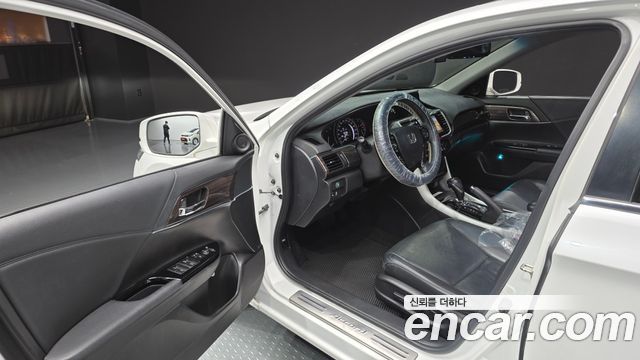 Honda Accord 2.4 9th 2017 — фото 10