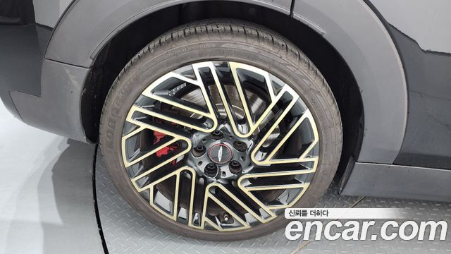 MINI Cooper S Clubman JCW Untold Edition 2nd Gen 2024 — фото 5