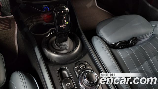 MINI Cooper S Clubman JCW Untold Edition 2nd Gen 2024 — фото 9