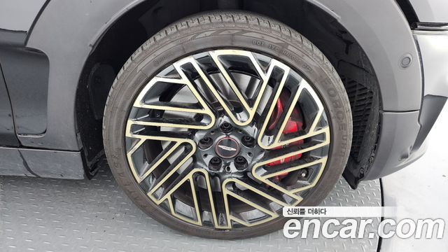 MINI Cooper S Clubman JCW Untold Edition 2nd Gen 2024 — фото 27