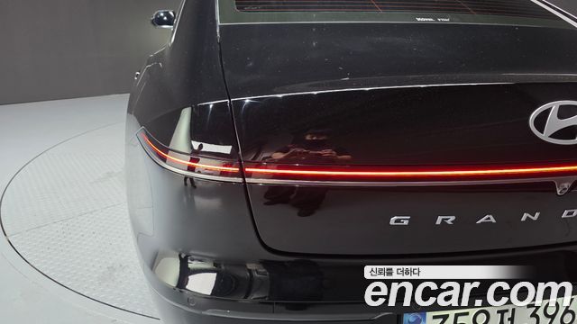 Hyundai Grandeur (GN7) 2,5 Gasoline 2WD Exclusive 2023 — фото 23