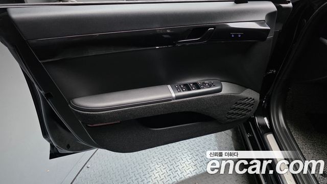 Hyundai Grandeur (GN7) 2,5 Gasoline 2WD Exclusive 2023 — фото 24