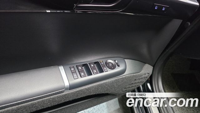 Hyundai Grandeur (GN7) 2,5 Gasoline 2WD Exclusive 2023 — фото 32