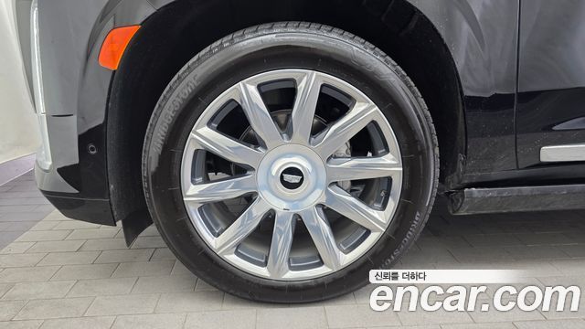 Cadillac Escalade (V) 6.2 ESV ESV Premium Luxury Platinum 2023 — фото 5