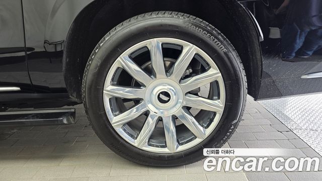 Cadillac Escalade (V) 6.2 ESV ESV Premium Luxury Platinum 2023 — фото 21