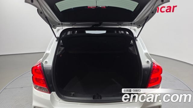 Chevrolet Trax 1.4 Premier 2020 — фото 20