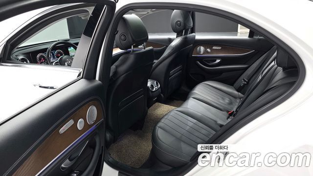 Mercedes-Benz E-Class (W213) E300e Exclusive 2019 — фото 16
