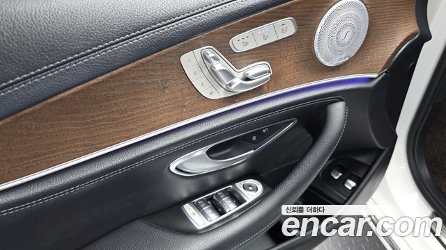 Mercedes-Benz E-Class (W213) E300e Exclusive 2019 — фото 21