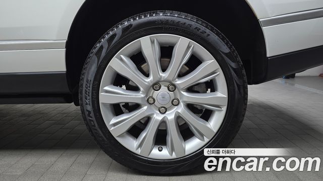 Land Rover Range Rover (IV) 4.4 SDV8 Vogue SE DIESEL 2016 — фото 21